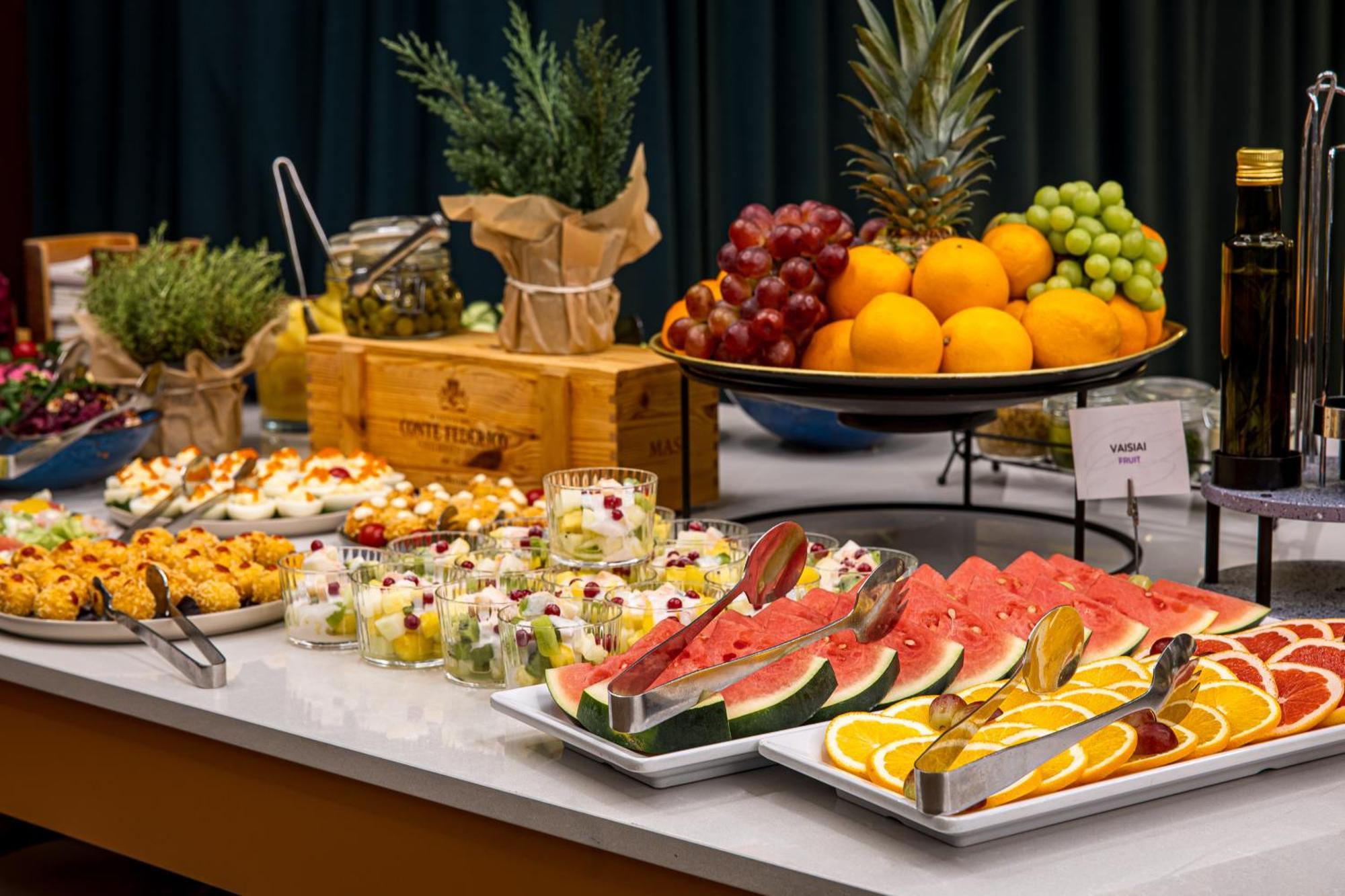 Mercure Palanga Vanagupe Resort & Spa Exterior photo A fruit salad buffet